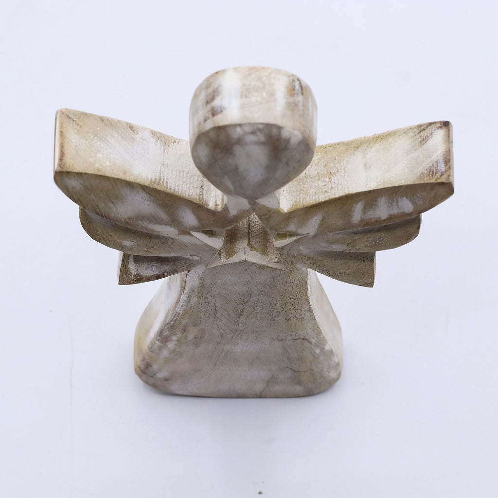 Ángel de madera de mango - blanqueado con recorte de estrella