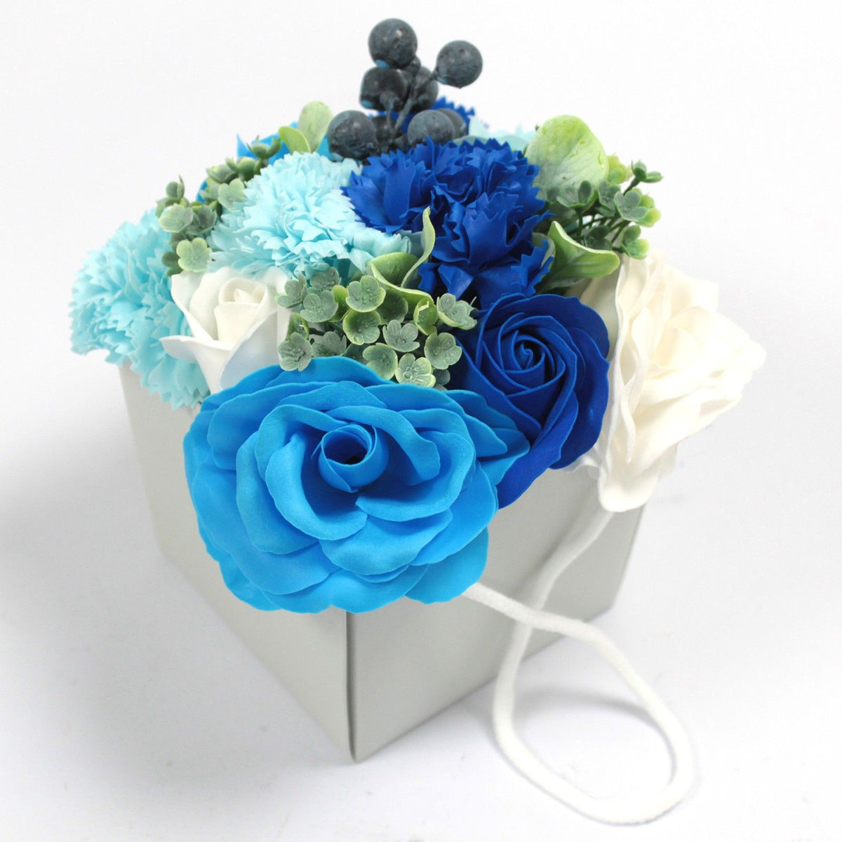 Bouquet de flores de jabón — Rosas azules y clavel