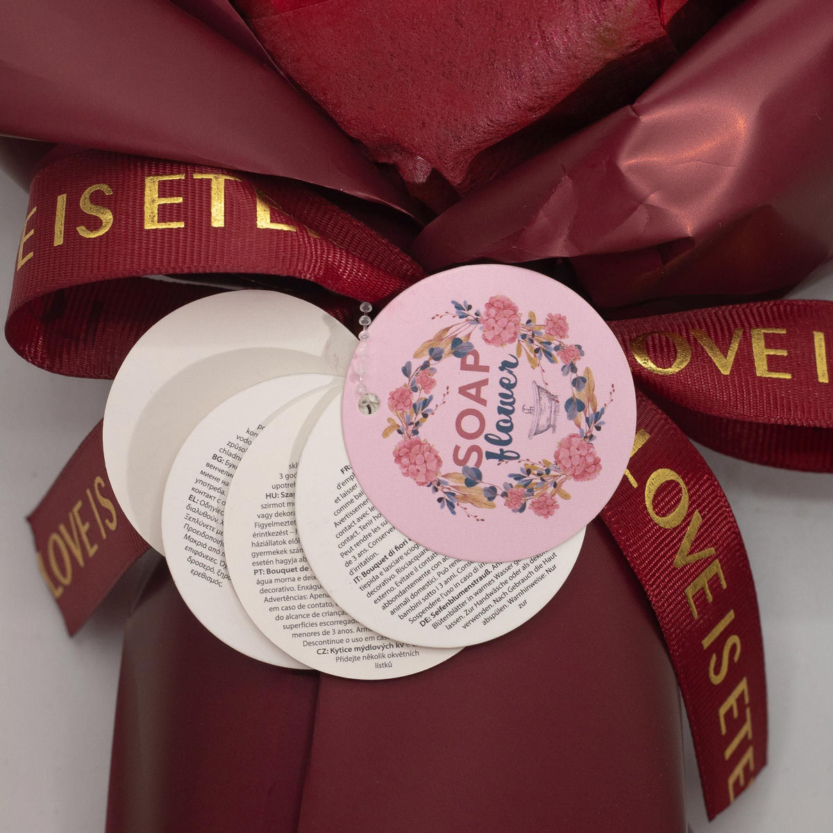Ramo de rosas rojas de jabón con tarjeta regalo