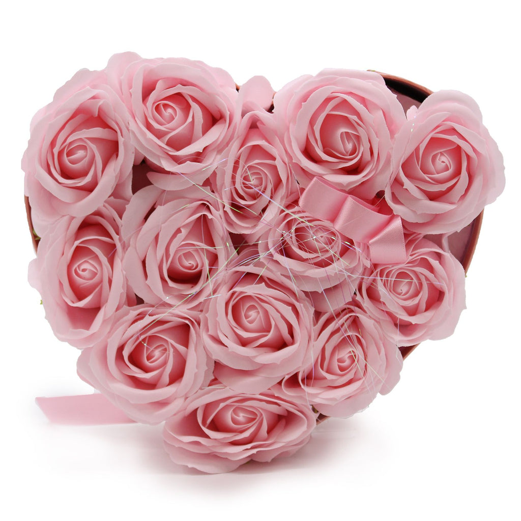 Caja corazón con 13 rosas de jabón — Rosa