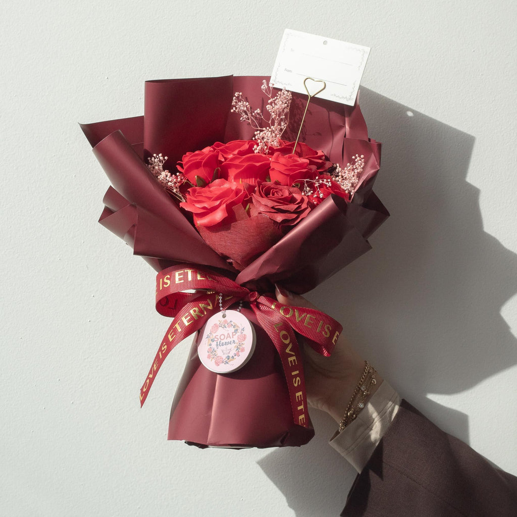 Ramo de rosas rojas de jabón con tarjeta regalo