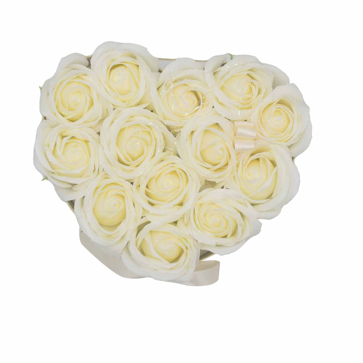 Caja corazón con 13 rosas de jabón — Crema