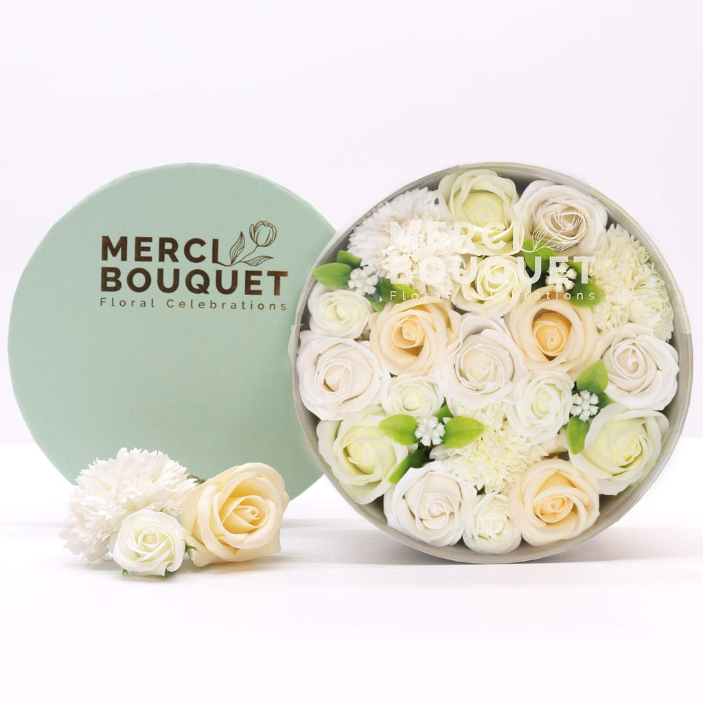 Caja redonda de flores de jabón — Blanco y marfil