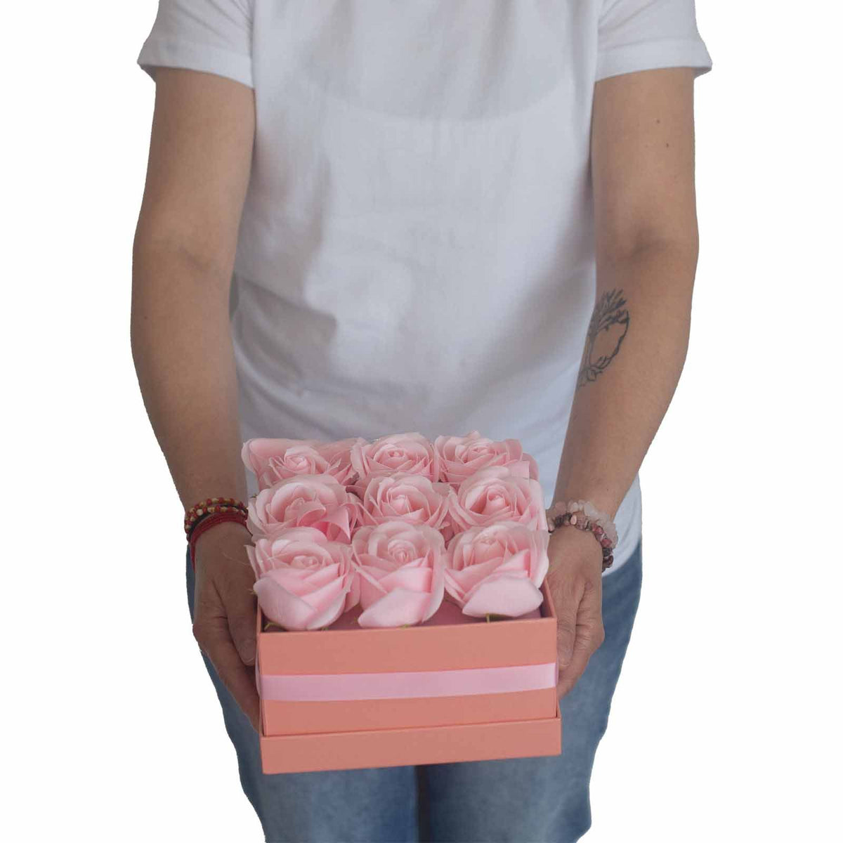 Caja corazón con 13 rosas de jabón — Rosa